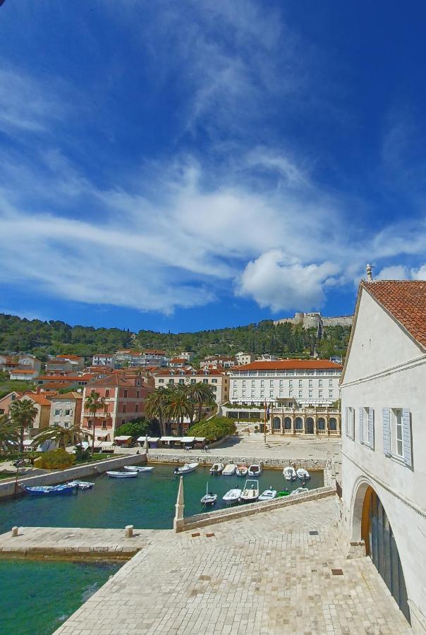 Apartment Lilly With Amazing City View Hvar Town Exteriör bild