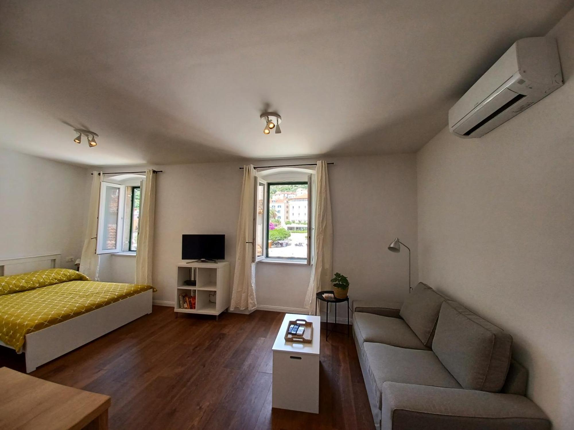 Apartment Lilly With Amazing City View Hvar Town Exteriör bild
