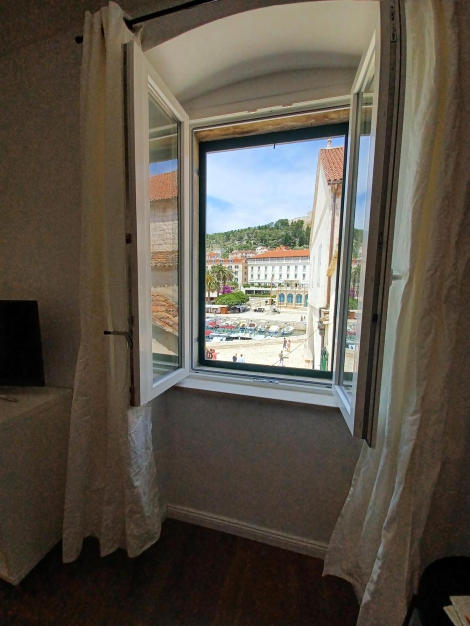Apartment Lilly With Amazing City View Hvar Town Exteriör bild